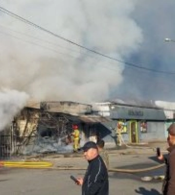 Пожежа на ринку в Ужгороді: вогонь знищив торгові павільйони на «П’яному базарі»