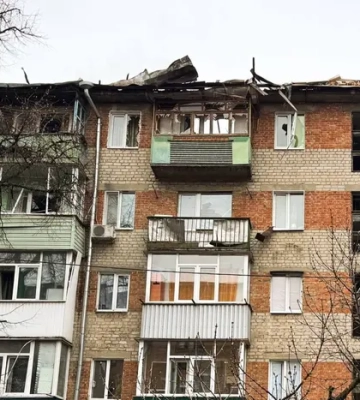 Окупанти атакували багатоповерхівку у Сумах: є постраждала