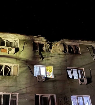 Ворожі дрони вдарили по Одесі: двоє загиблих, пошкоджено житло і гуртожиток