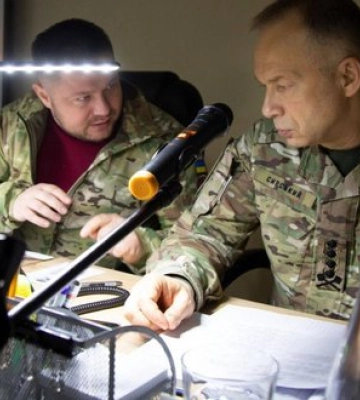 Сирський відвідав Південну операційну зону: Ворог посилює угруповання та хоче переламати хід бойових дій. ФОТО