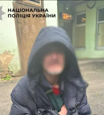 В центре Киева пытались поджечь внедорожник нардепа: злоумышленника задержали с канистрой