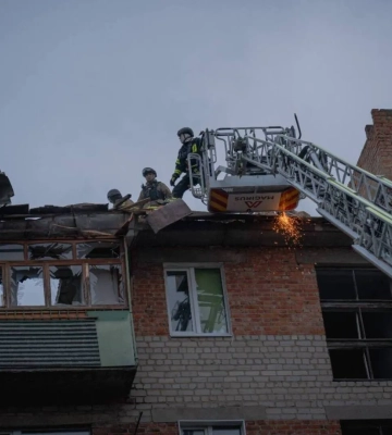 Атака на Сумы: из-за ударов по многоэтажкам пострадали 17 человек