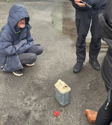У Києві невідомий намагався підпалити авто волинського нардепа Ігоря Гузя - що відомо