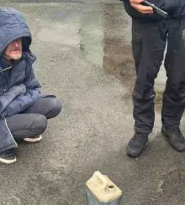 У Києві затримали чоловіка після нападу на авто депутата