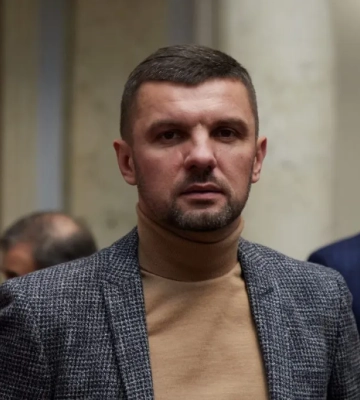 У Києві намагалися підпалити авто нардепа Ігоря Гузя
