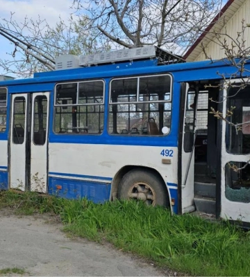 Російський дрон атакував тролейбус у Херсоні