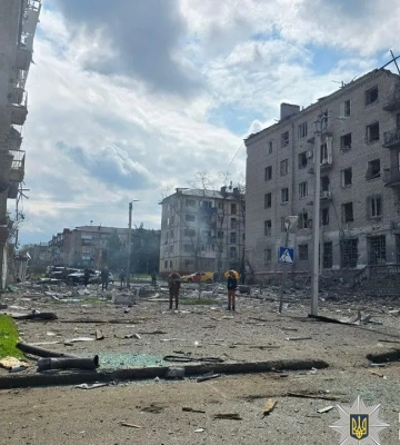 Росіяни вдарили ФАБ-250 по центру Краматорська, 10 поранених
