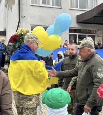 Україна та росія провели обмін полоненими: додому повернулися 175 військових