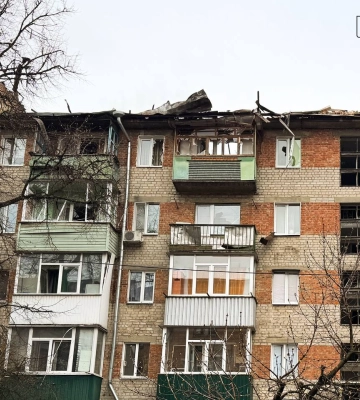 рф дроном атакувала багатоповерхівку у Сумах: постраждала жінка