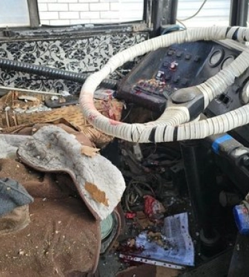Удар РФ по тролейбусу в Херсоні: важко поранений водій помер у лікарні