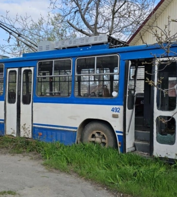 Росіяни атакували з дрона тролейбус у Херсоні