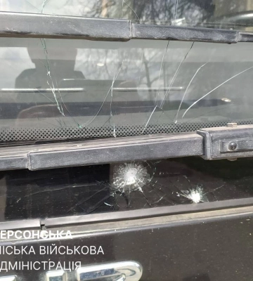 Російський дрон атакував тролейбус у Херсоні