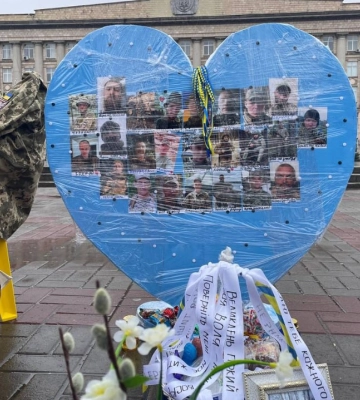 «Великдень гіркий»: у Черкасах відбулася акція у підтримку військовополонених (ФОТО)