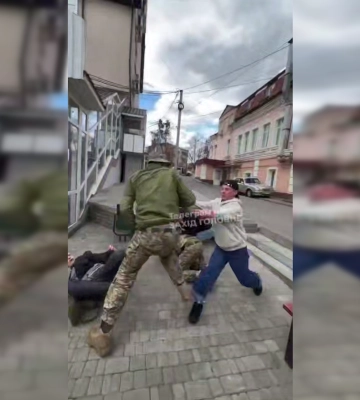 Підлітки напали на військових ТЦК у Луцьку, щоб "захистити" військовозобов’язаного: поводилися агресивно і завдавали ударів, - Волинський ТЦК