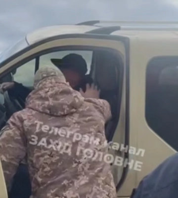Виїхав на тротуар через інсульт: на Волині сталася аварія за участі ТЦК