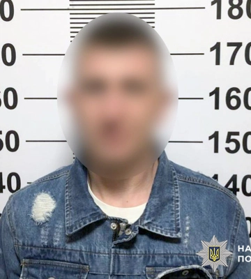 На Хмельниччині затриманому чоловіку повідомлено про підозру у збуті психотропів