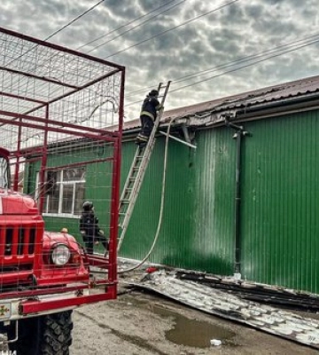 Ворог ударив по магазину у Золочеві на Харківщині: є поранені. ФОТОрепортаж
