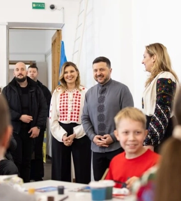 Зеленський та перша леді привітали українців із Великоднем