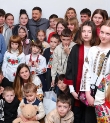 Великдень у Софійському соборі: Президент і перша леді підтримали благодійну ініціативу «Дітям наших Захисників»