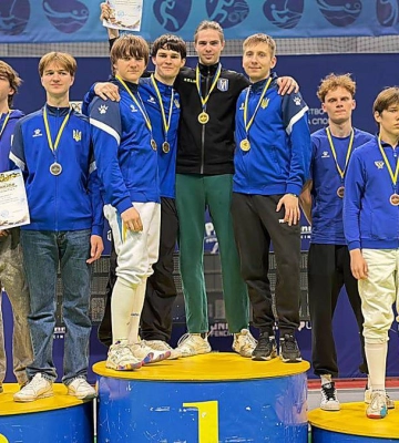 Миколаївські шаблісти привезли три золоті медалі з молодіжного чемпіонату України