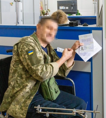 У Черкасах військовий оформив два паспорти, щоб поїхати на лікування