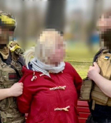 В онлайн-режимі наводила  російські дрони на житлові будинки