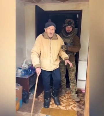 Опасная эвакуация на Харьковщине: экипаж прятался от вражеского БпЛА (видео)