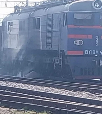 Ворог вдарив поблизу локомотива вантажного поїзда на Дніпропетровщині