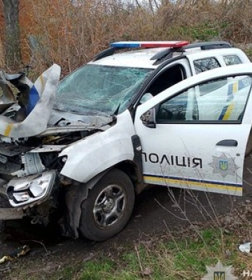 Російський дрон вдарив по авто поліції на Сумщині: поранено правоохоронця. ФОТО