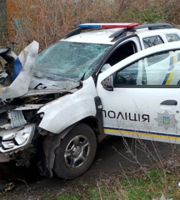 Російський дрон атакував поліцейське авто на Сумщині, є поранений