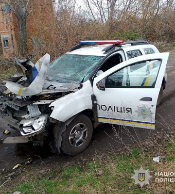 У Білопіллі ворог цілеспрямовано вдарив по поліцейському авто