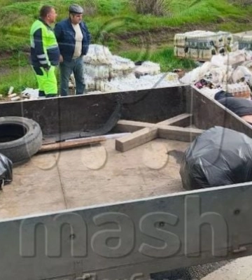 Фура с энергетиками и алкоголем перевернулась на трассе под Мелитополем 