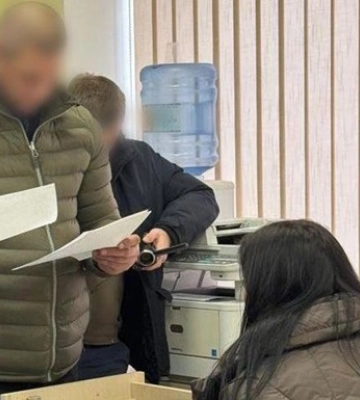 На Черкащині викрито експрацівницю банку, яка ошукала бабусю загиблого військового на 1 млн грн