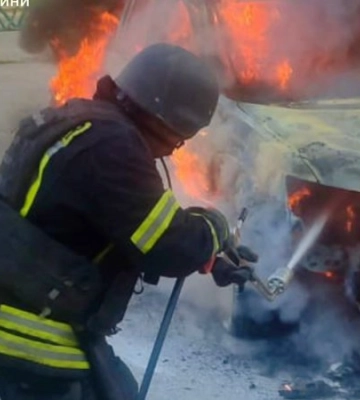 Російські військові знову атакували дроном цивільне авто у Херсоні (ФОТО)
