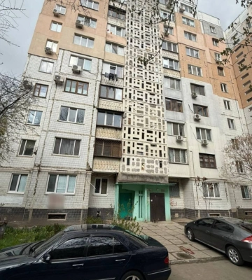 Понад 420 тис. грн збитків на ремонті будинку після обстрілу в Одесі: посадовиці міськради оголошено підозру