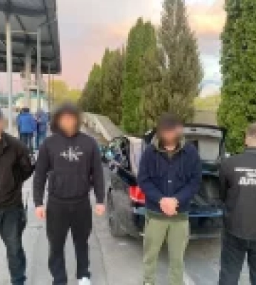 На кордоні вилучено авто з 240 рідинами для ел. сигарет