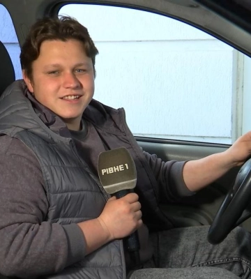 Елітний Mercedes та американська класика: на чому тепер їздять нардепи від Рівненщини (ВІДЕО)