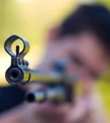 У Кременчуці чоловік стріляв із балкона по перехожій