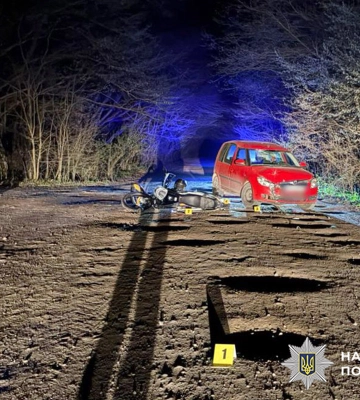 На Хмельниччині внаслідок ДТП постраждав 31-річний кермувальник мотоциклу