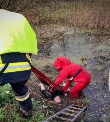 На Київщині з водойми дістали тіло жінки
