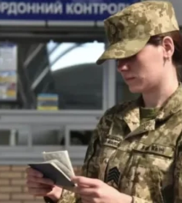 Закордонний паспорт Закарпаття: прикордонники розвертають українців через недійсні документи