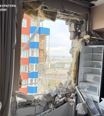 У Харкові дрон влучив у багатоповерхівку