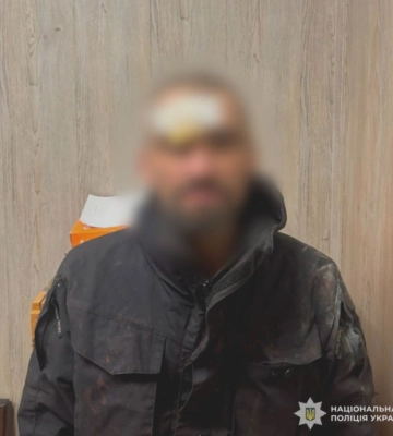 Вырвал телефон из рук: в дом в Харькове залез грабитель – полиция