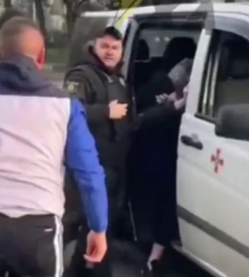 В сети обсуждают жестокие задержания мужчин во Львове. ВИДЕО