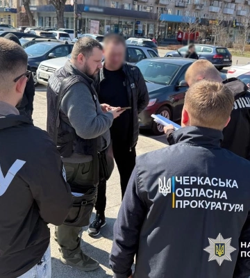 У Черкасах поліцейські взяли у кайданки ще одного «торговця» призначенням інвалідності