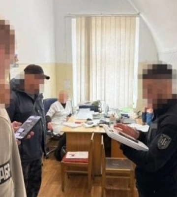 У Києві викрили посередника, який за майже 10 тисяч доларів обіцяв клієнту «потрібний» висновок ВЛК