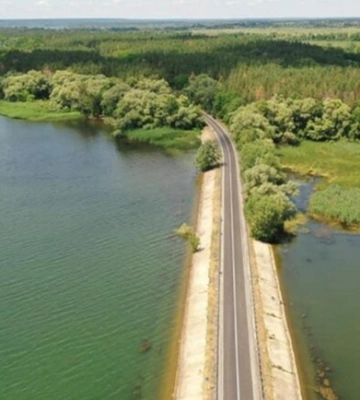 Оккупанты сбросили шесть авиабомб на Печенежскую дамбу