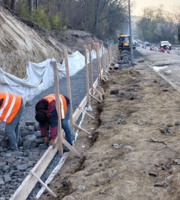 Близько 500 метрів габіонної підпірної стінки на в’їзді до Львова