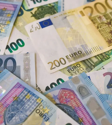 Долар дорожчає в обмінниках, євро стабілізувався