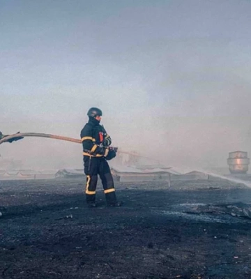 На Київщині внаслідок нічного удару РФ пошкоджене підприємство, спалахнули пожежі у двох районах